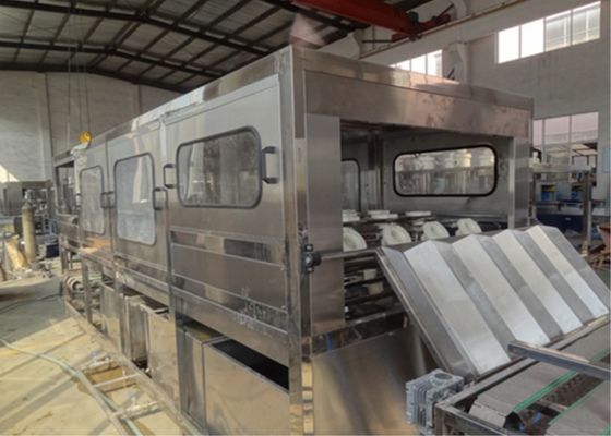 چین دستگاه پر کننده بطری آب فولاد ضد زنگ 5 گالن با صفحه لمسی PLC تامین کننده
